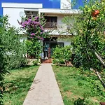 Appartement Inviting With Garden, Barbecue, Garden Furniture
