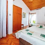 Appartement Inviting With Garden, Barbecue, Garden Furniture *