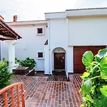 Appartement Inviting With Garden, Barbecue, Garden Furniture *