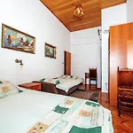 Appartement Inviting With Garden, Barbecue, Garden Furniture Stari Grad (Hvar)