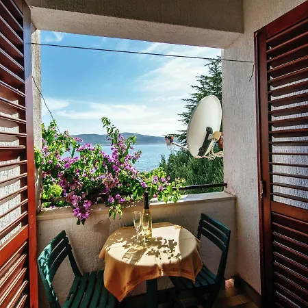 Apartamento Inviting With Garden, Barbecue, Garden Furniture